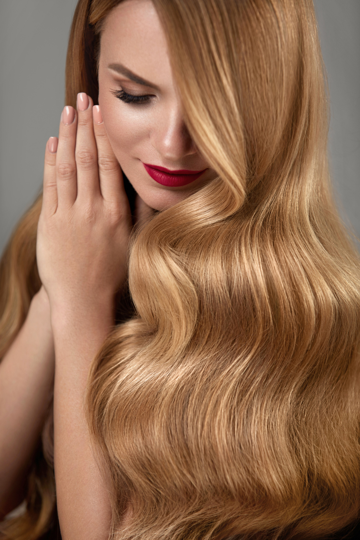 Hair Beauty. Beautiful Woman With Makeup And Long Blonde Hair